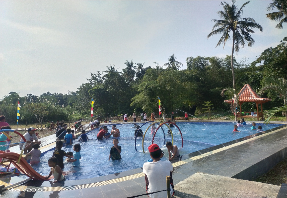  Wisata kolam keceh Bumdes Desa Magelung